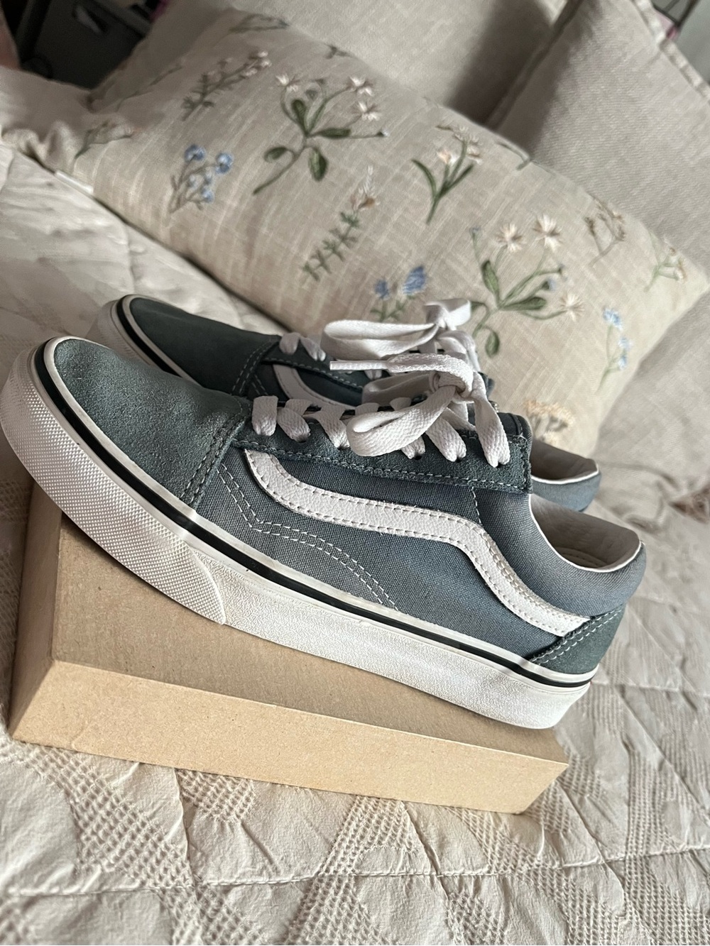 Vans Old Skool Low Top Sneakers in Dusty Blue Size 6.5 Women’s - Picture 2 of 7